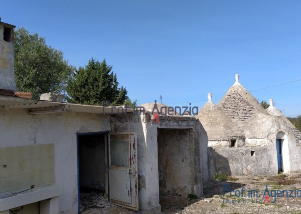 Sale Trulli to be restored/expanded Ceglie Messapica - Trullo and lamia houses complex. Locality Agro di Ceglie Messapica
