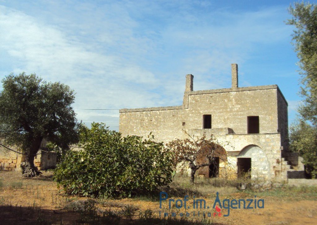 Sale Manor farms - Masserie Carovigno - Big farm arranged on two levels Locality Agro di Carovigno
