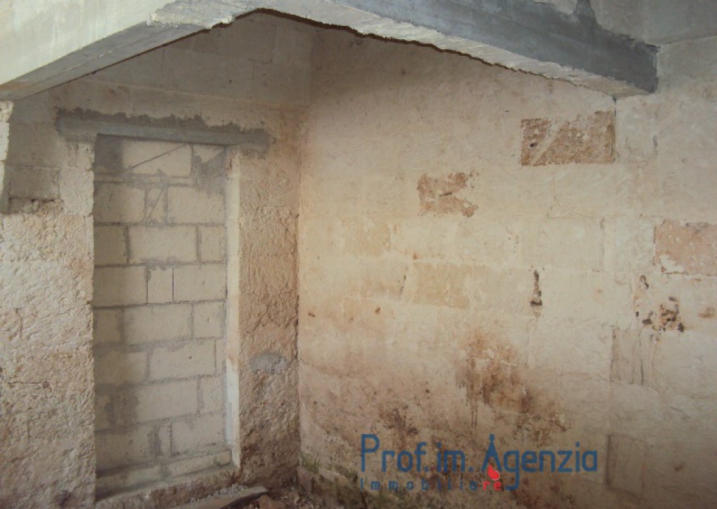 Sale Independent apartments San Michele S. - Independent flat undergoing restructuring Locality CItt di San Michele Salentino