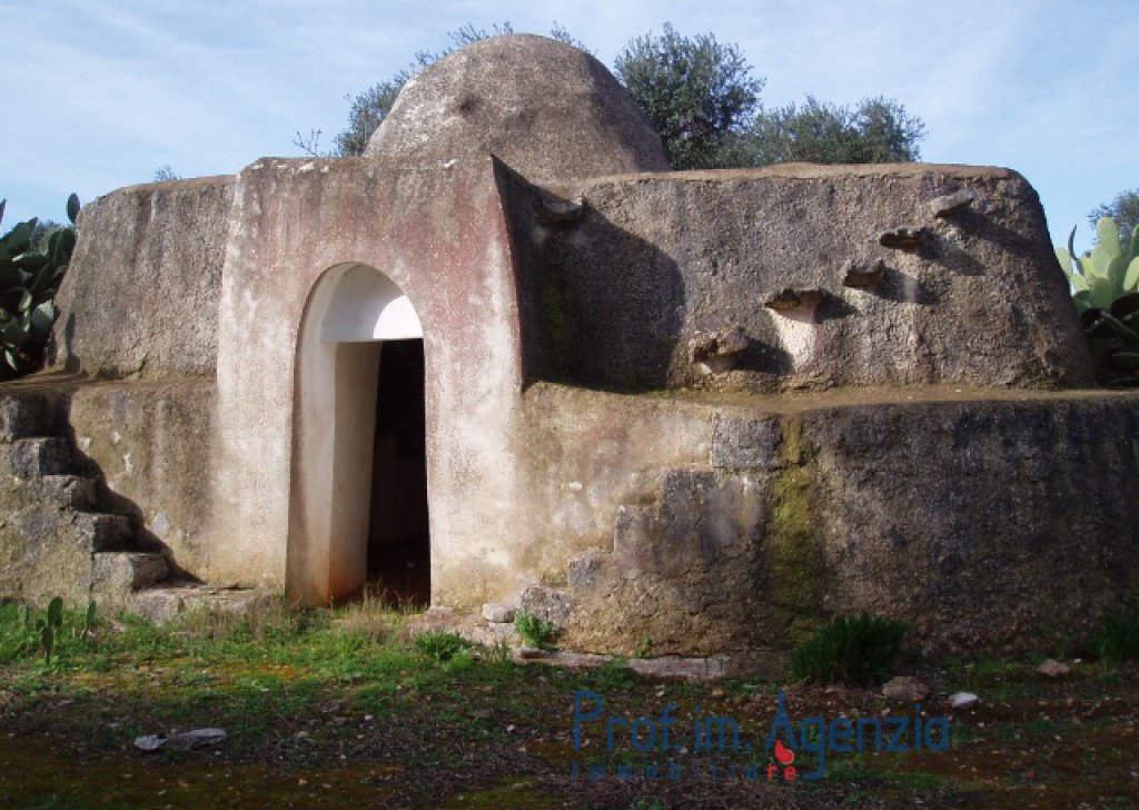 Sale Trulli to be restored/expanded San Michele S. - Stone trullo Locality Agro di San Michele Salentino