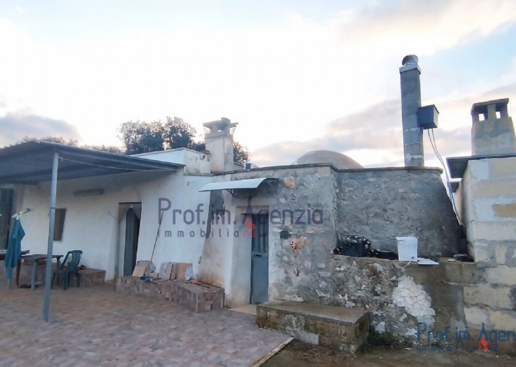 Sale Farm houses S. Vito dei N. - farmhouse Locality Agro di San Vito dei Normanni
