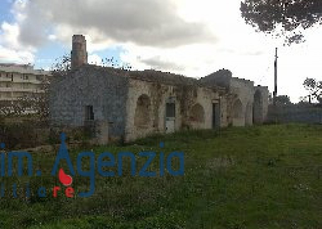 Sale Farm houses Gioia del Colle - Magnificent vintage villa divided in two structures Locality Agro di Gioia del Colle
