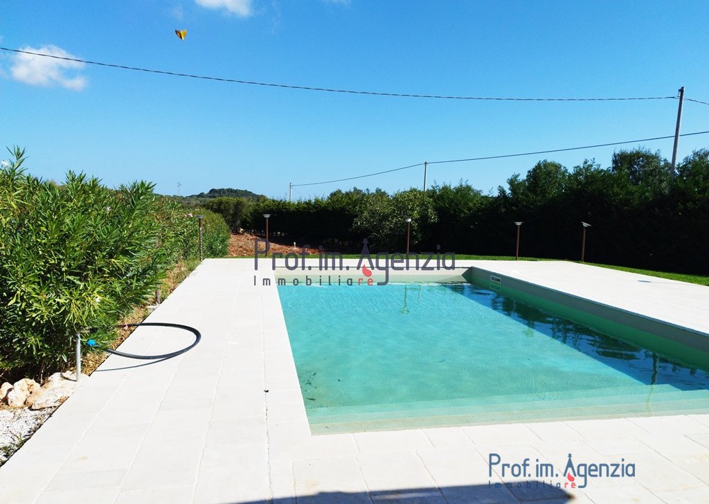 Vendita Ville con piscina Ostuni - Villa con piscina Località Agro di Ostuni