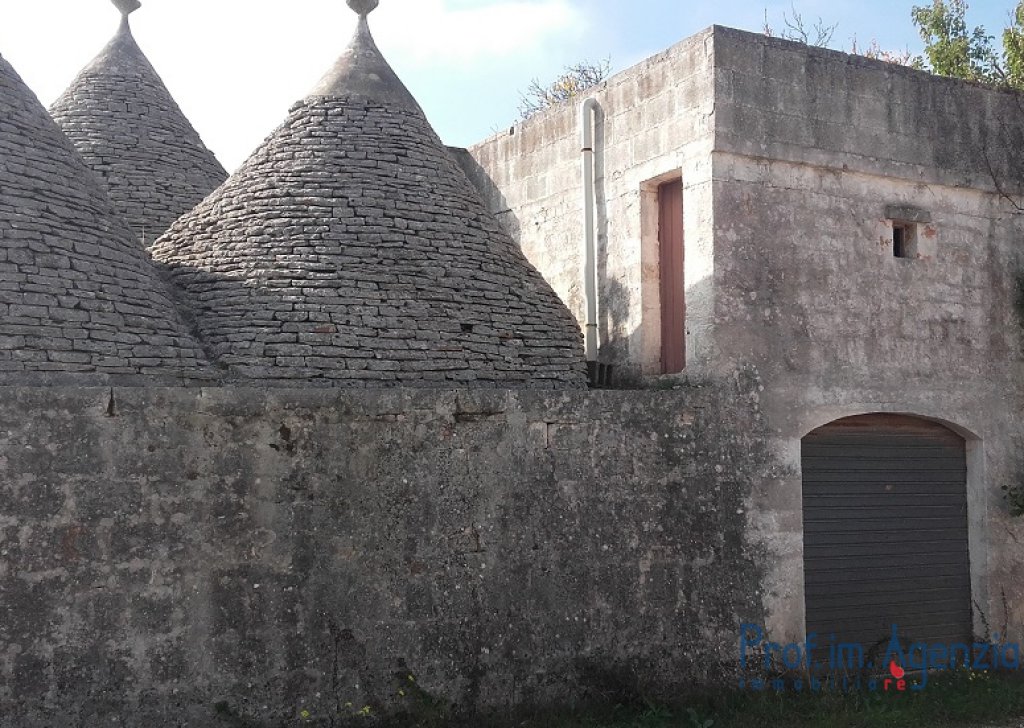 Sale Trulli to be restored/expanded Locorotondo - Trullo complex with lamia Locality Agro di Locorotondo