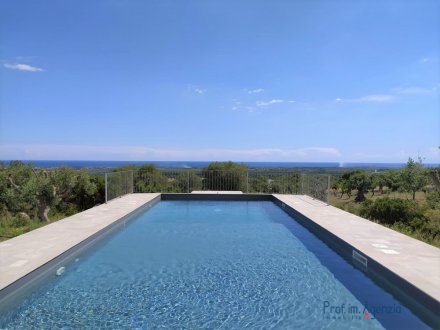 Sea view villa with swimming pool