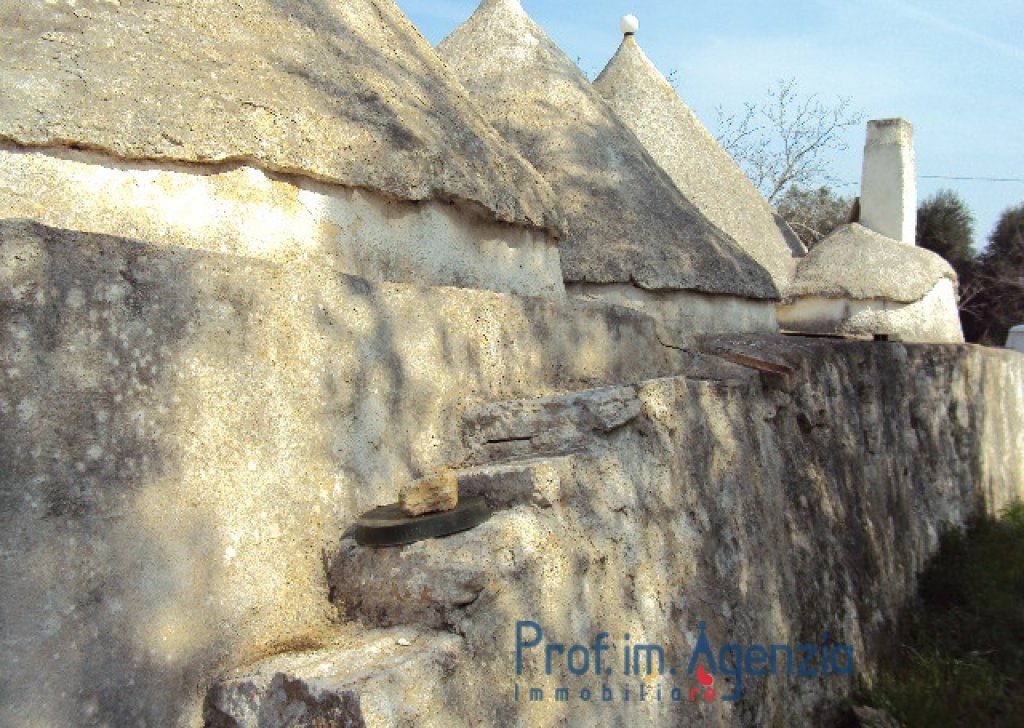 Sale Trulli to be restored/expanded Oria - Enchanting comlex of trulli with six cones and lamia on a very interesting land Locality Agro di Oria