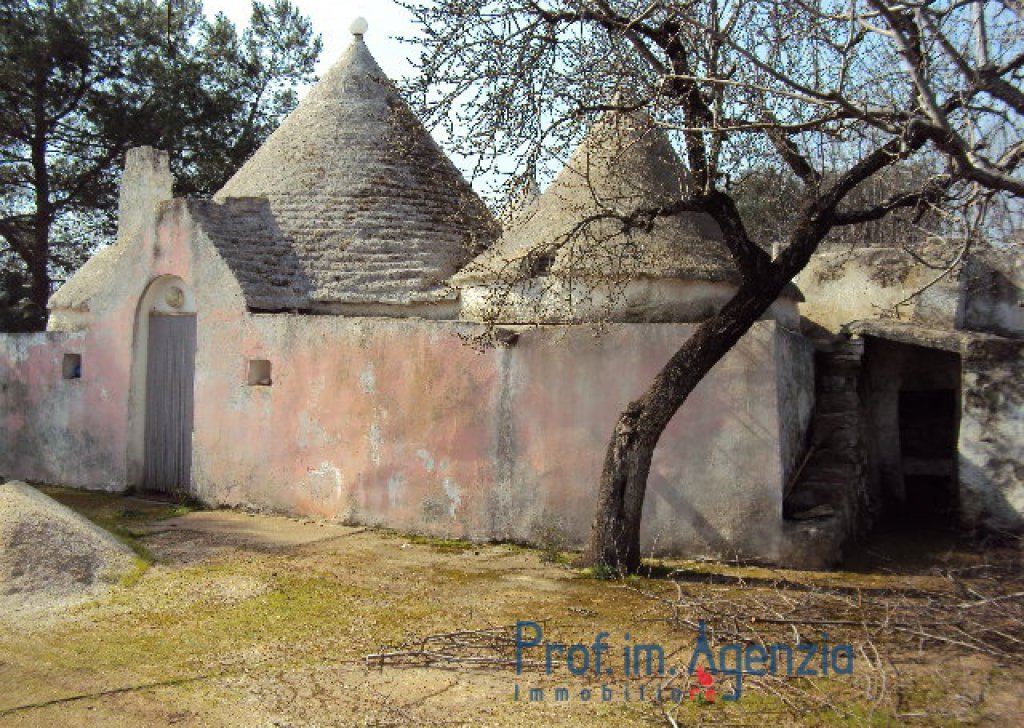 Sale Trulli to be restored/expanded Oria - Enchanting comlex of trulli with six cones and lamia on a very interesting land Locality Agro di Oria