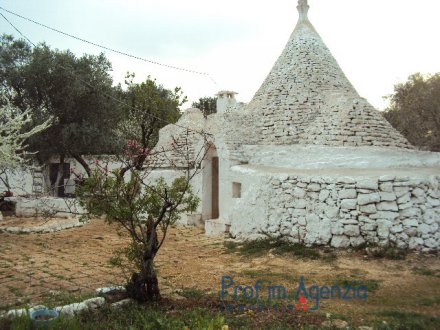 Beautiful trullo with 5 cones and in very good structural conditions