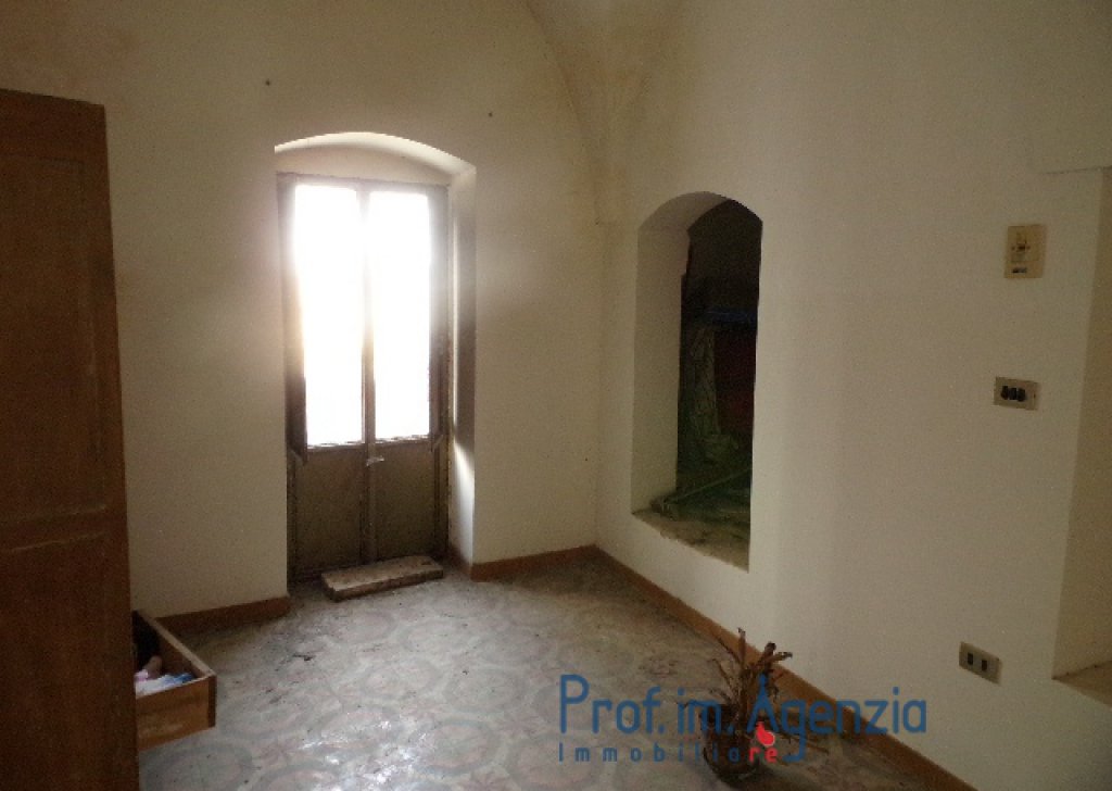 Sale Old town houses Carovigno - Beautiful and bright flat sited in the heart of the old town centre Locality Citt di Carovigno