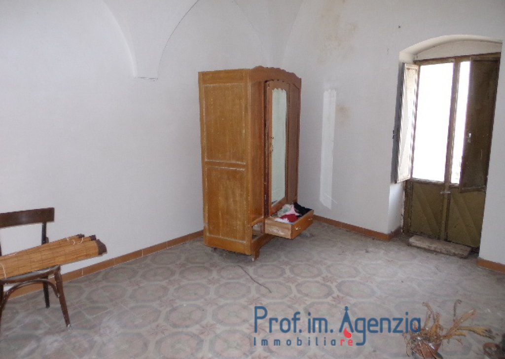 Sale Old town houses Carovigno - Beautiful and bright flat sited in the heart of the old town centre Locality Citt di Carovigno