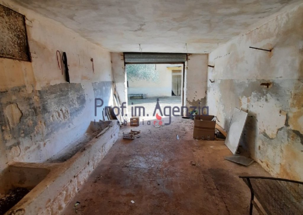 Sale Trulli to be restored/expanded Ceglie Messapica - Complex of trulli and lamia Locality Agro di Ceglie Messapica