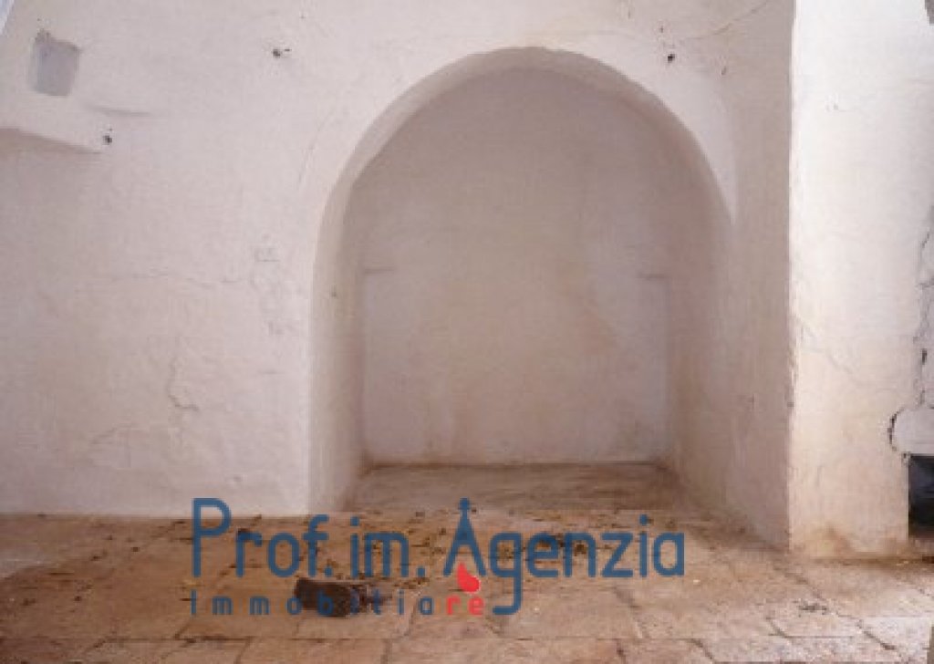Sale Trulli to be restored/expanded San Michele S. - Beautif and pretty trullo with 5 cones alcoves and fire place Locality Agro di San Michele Salentino