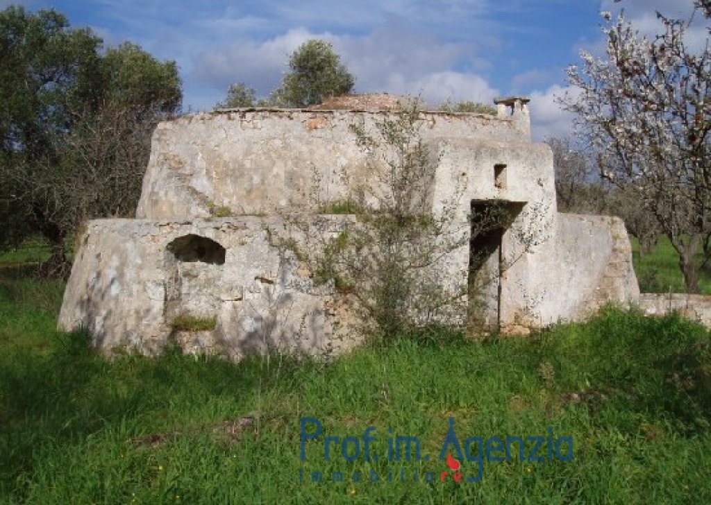 Sale Cottages Ostuni - Lamia with a central room and 2 lateral alcoves Locality Agro di Ostuni